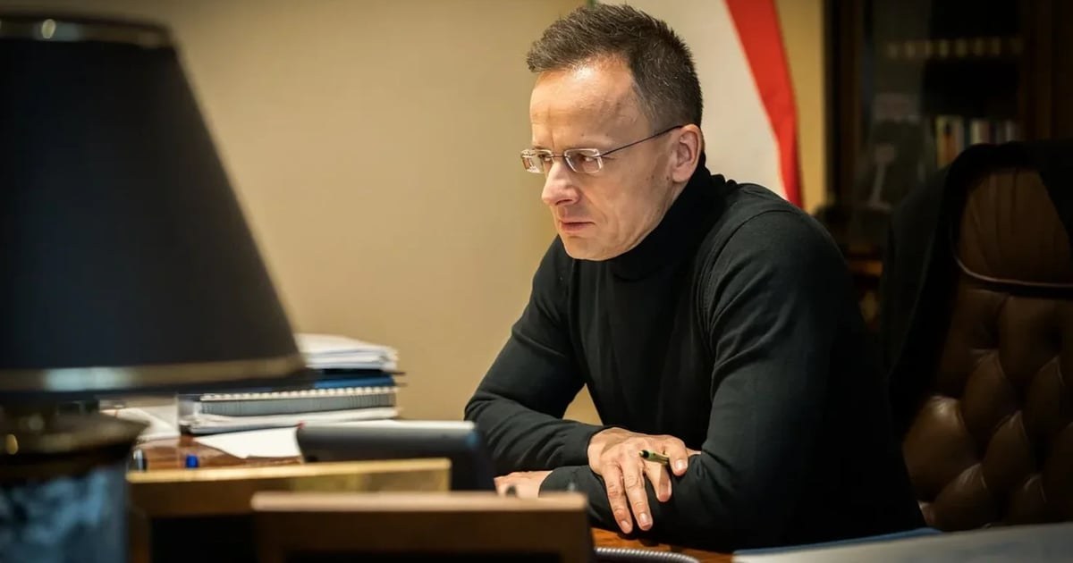 Петер Сіярто (фото з його Facebook-сторінки Szijjártó Péter)
