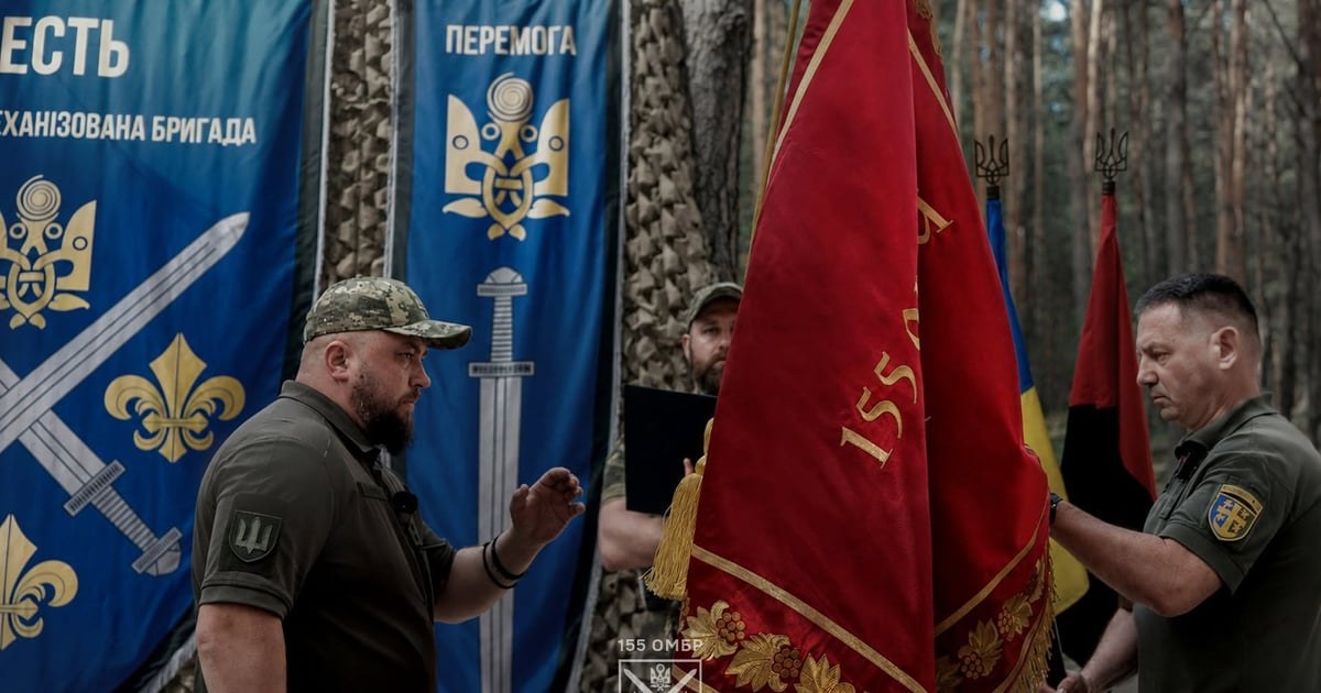 Андрій Крока під час отримання бойового прапора 155 окремої механізованої бригади