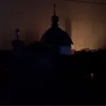 Евакуйовані мешканці села Мила чекають на допомогу в тимчасовому пункті