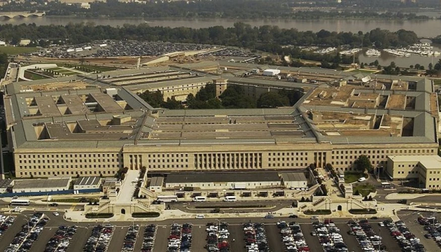 Військовослужбовці США на навчаннях у Європі на тлі європейського пейзажу
