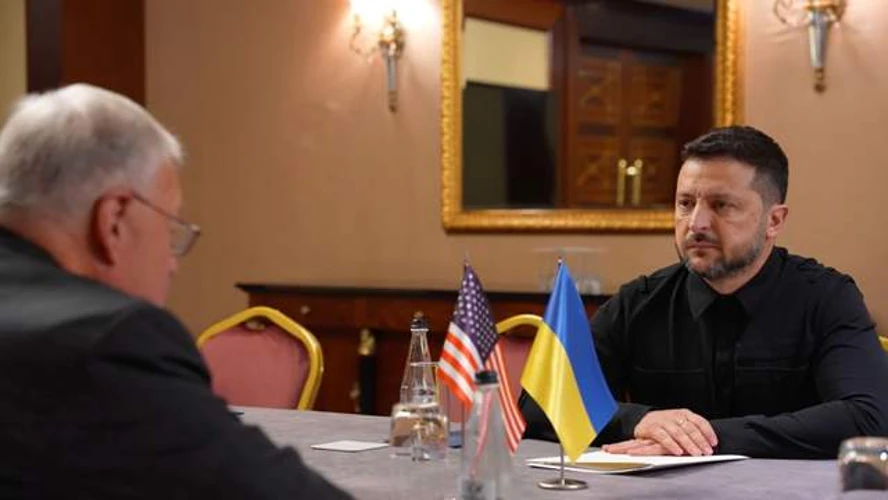 Президент Володимир Зеленський та Кіт Келлог під час зустрічі у Києві 22 серпня 2026 року.