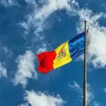 Нічне небо над північним регіоном Молдови з позначеним маршрутом невідомого повітряного об'єкта від села Трибусівка
