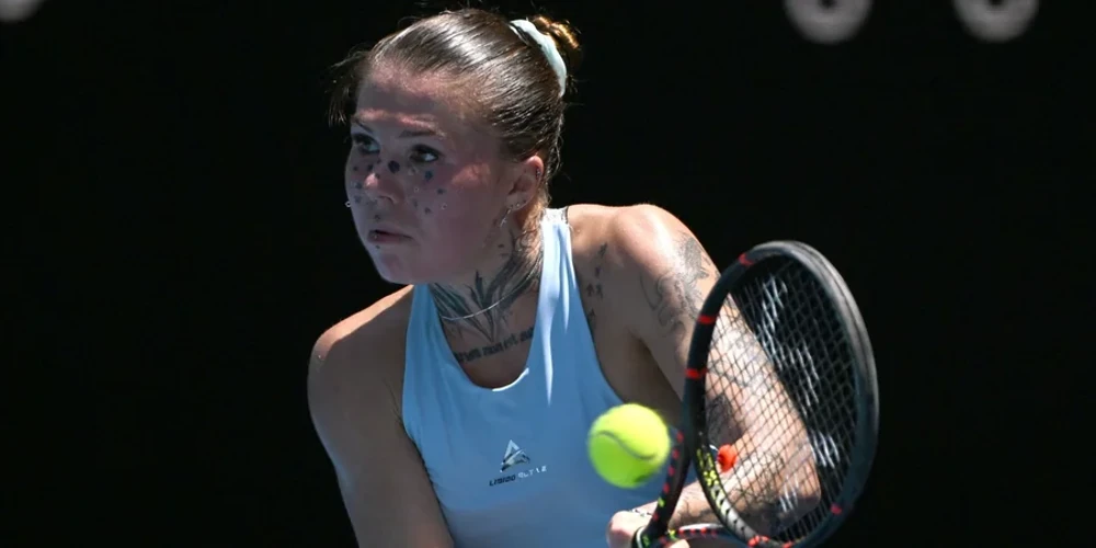 Українська тенісистка Олександра Олійникова під час матчу на турнірі WTA 125 у Сучжоу
