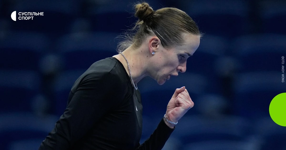 Еліна Світоліна під час матчу третього кола проти Ханью Гуо на турнірі WTA 1000 в Ухані